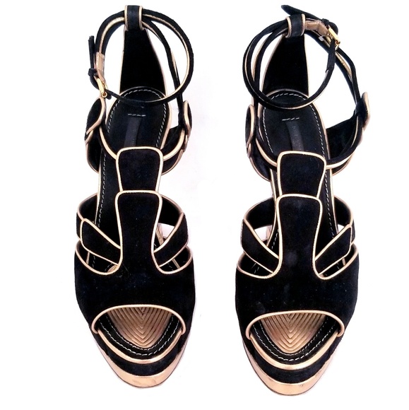 Louis Vuitton Runway Limited Edition Black Wedge - Picture 4 of 5